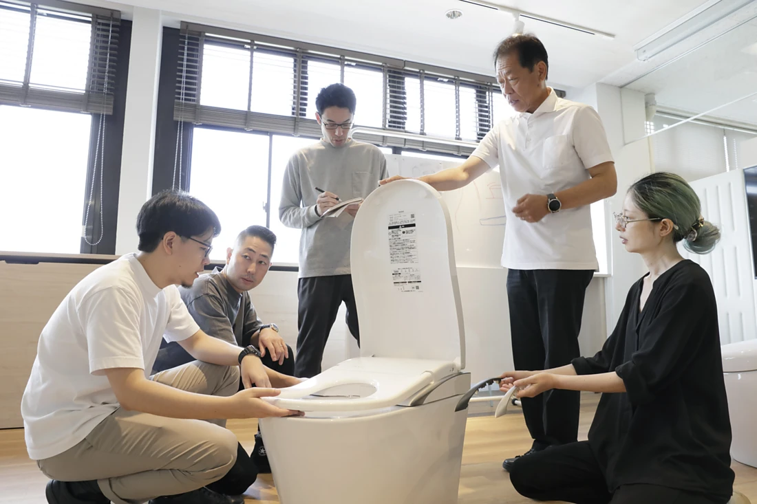 <p>To develop innovations, TOTO places particular emphasis on collaboration between its internal design and engineering teams. It is important that design and engineering experts are in constant exchange and discuss, for example, how users will live in the future. Photo. TOTO</p>