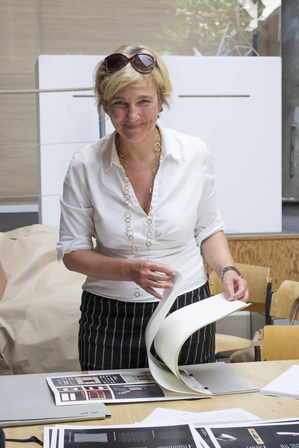 A design enthusiast and promoter of young talent: Dr. Katrin Schlecht is the sponsor of the aed neuland competition and heads the Karl Schlecht Foundation. (Photo: René Müller)<br />