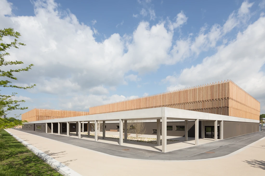 Die Sporthalle+ war eine der zentralen Bauten der Landesgartenschau 2018 in Lahr. Die Mehrzweck- und 3-Feld-Sporthalle wurde 2020 für die Auszeichnung „Beispielhaftes Bauen Ortenaukreis 2014-2020“ ausgewählt. Foto: Marcus Ebener
