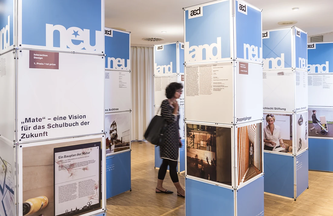 A glimpse of the touring exhibition featuring the aed neuland competition 2015. The new award-winning works will once again be shown in a touring exhibition. (Photo: René Müller)<br />