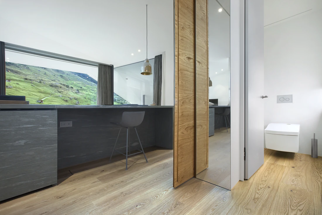 7132 Hotel in Vals: Just two regional materials are found throughout the suite designed by Kengo Kuma: light spruce and dark-grey quartzite. Photo: TOTO