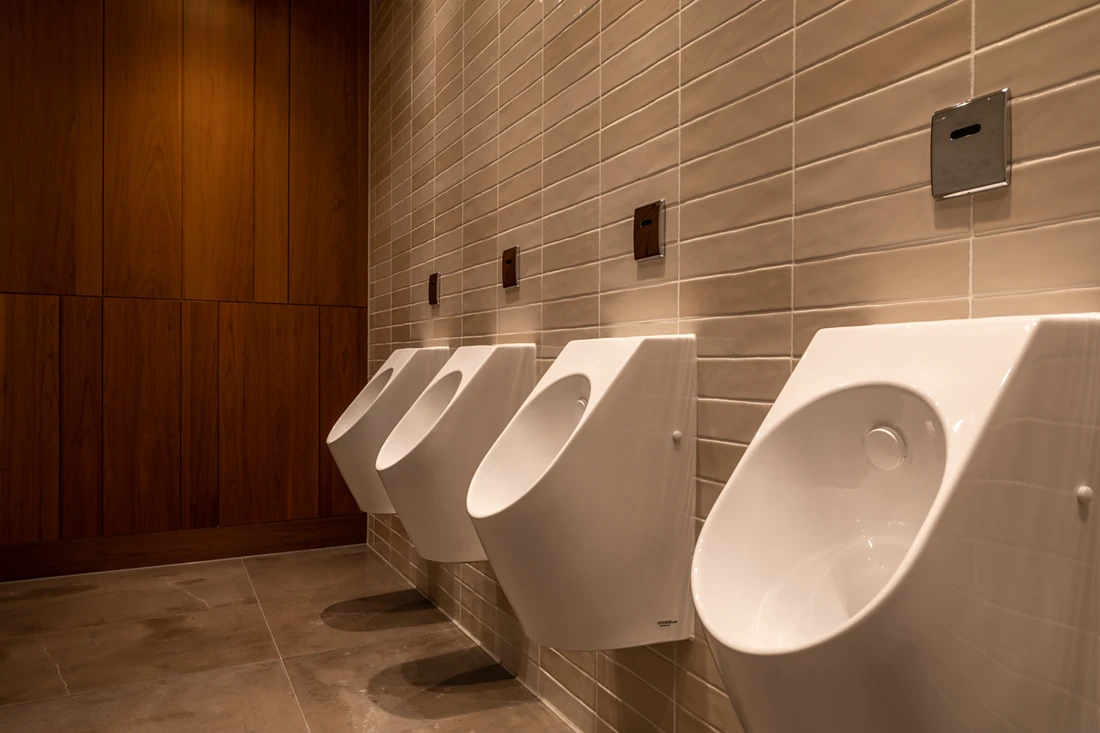 <p>Toilets at Munich Marriott Hotel City West: TOTO urinals use no more than one litre of water per flush. The rimless design keeps them extremely clean and hygienic. Photo: TOTO</p>